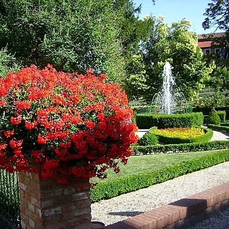 Отель Dell'arte Солонгелло